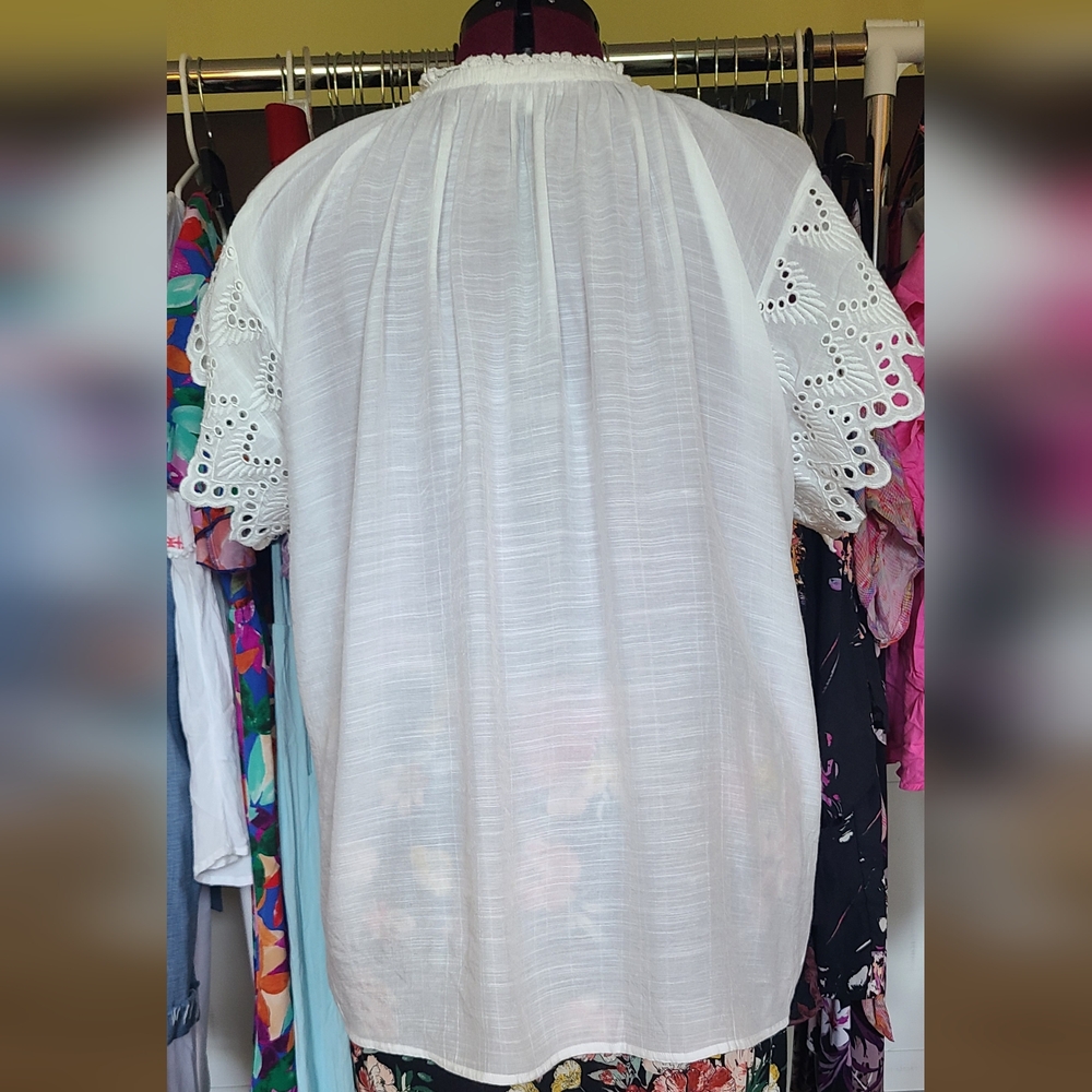 Chelsea & Theodore White Eyelet Sleeve Blouse - Picture 4 of 7